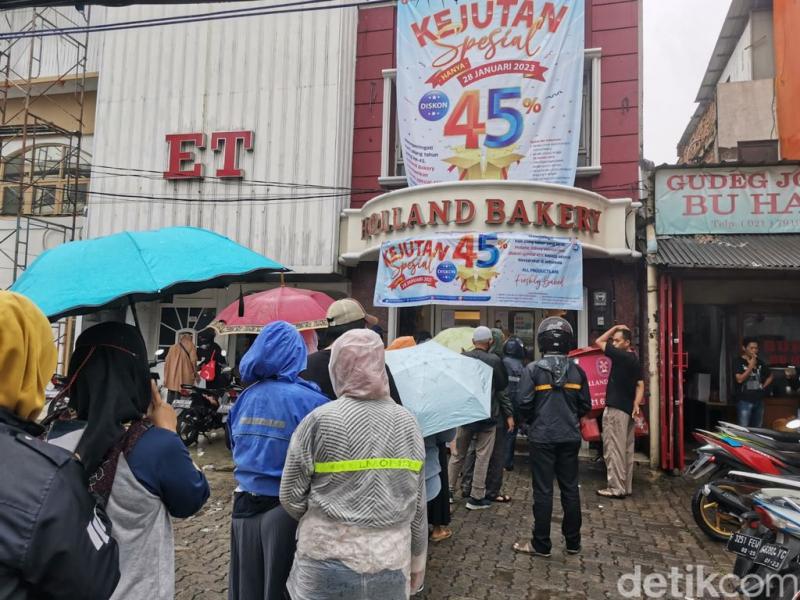 Diskon Besar Besaran Bikin Antrian Berjam Jam Ini Fakta Menarik