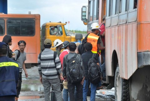 Polisi: KKB Tembak 2 Bus Karyawan Freeport dari Ketinggian