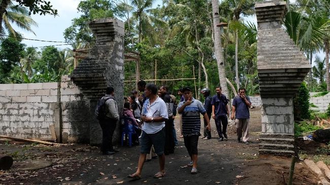 Terlibat Penipuan, Raja dan Ratu Ditangkap Polisi, Warga Ramai Datangi Keraton Agung Sejagat di Purworejo