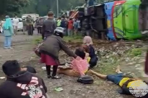 Bus Pariwisata Terguling di Ciater, 6 Orang Tewas
