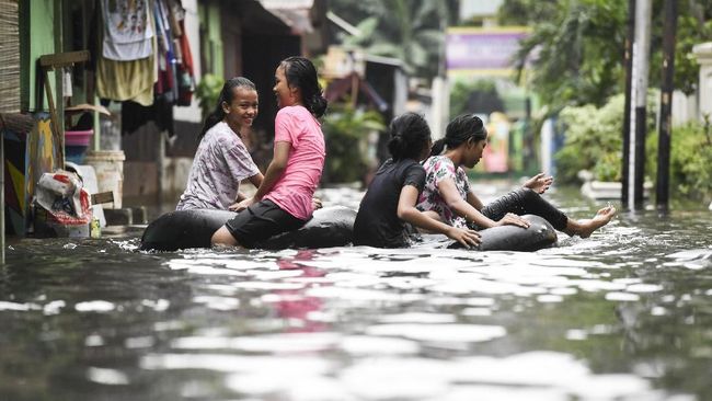 Hujan Deras dan Banjir Kembali Bikin Cemas Warga Jakarta