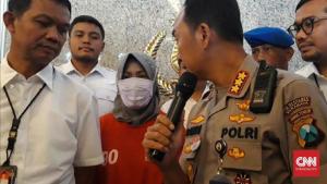 Tersangka Penghina Risma Menangis: Bunda, Saya Mohon Maaf   