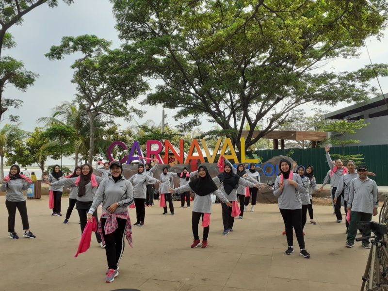 Saat Senam RW 14 Pondok Hijau Permai, Zaskia Gotik Ajak: Ayo Turu!