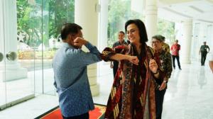 Bertemu di Kantor Wapres, JK dan Sri Mulyani Saling Sapa dengan Salam Siku