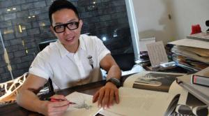 Desainer Hian Tjen Buat APD untuk Tenaga Medis Corona
