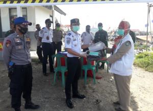 Dapat Bantuan APD dari UPP Indramayu, Petugas Paramedis di Pelabuhan Karangsong Bersyukur & Sumringah