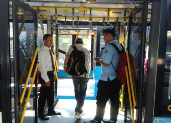 Selama Masa PSBB Transisi, Ini Protokol Bagi Penumpang Bus Jakarta