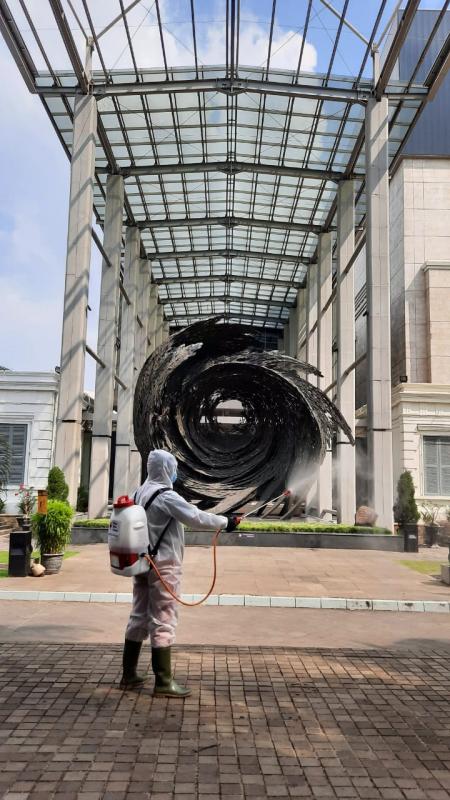 Jelang `New Normal` PMI Jakarta Pusat Gencarkan Penyemprotan Disinfektan