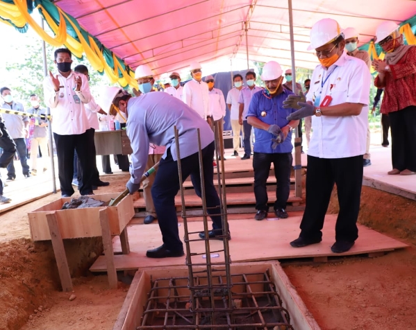 Menteri Edhy Resmikan Pembangunan Tambak Udang 250 Haktare di Parimo