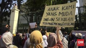 Desak PPDB DKI Dibatalkan, Ratusan Orangtua Murid Demo di Kantor Nadiem