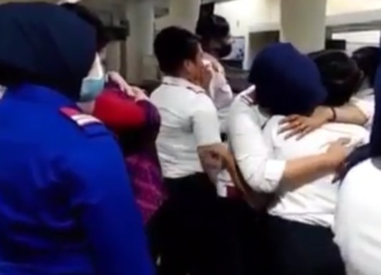 Lion Air Pangkas 2.600 Pegawai: Tangis dan Peluk Haru Karyawan