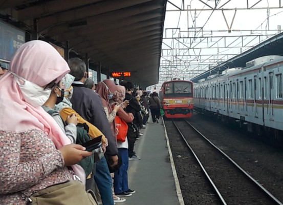 Antisipasi Antrean Panjang Pengguna KRL pada Senin Pagi, Ini yang Dilakukan KCI