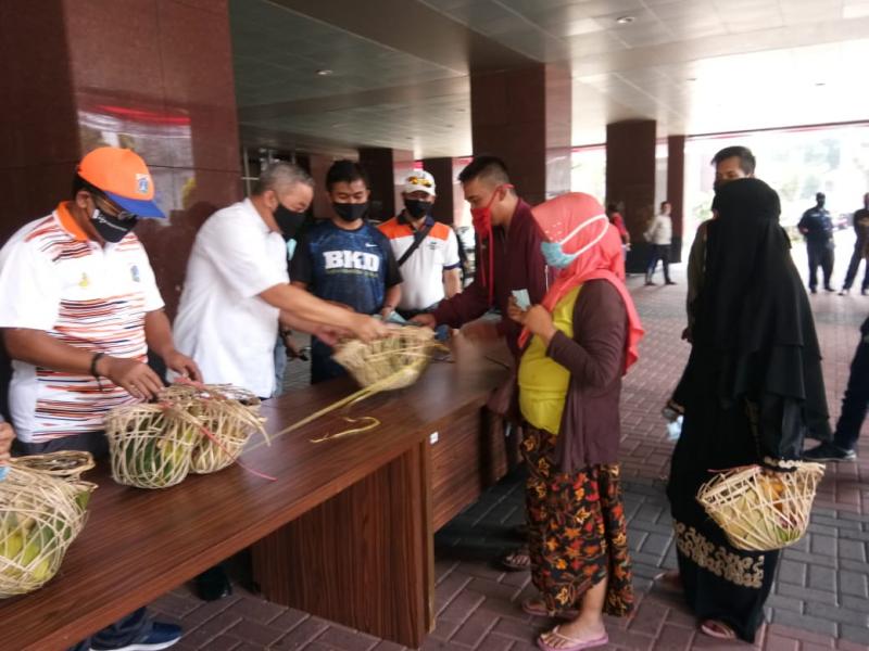 Pemkot Jakarta Pusat Salurkan Daging Kurban ke Warga