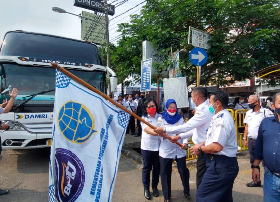 Polana Luncurkan Bus JR-Connexion DAMRI Kemang Pratama-Stasiun Gambir