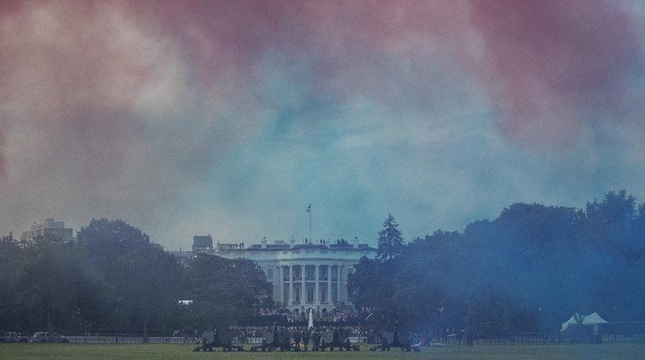 Gedung Putih Didemo Ratusan Orang, Trump Didesak Mundur