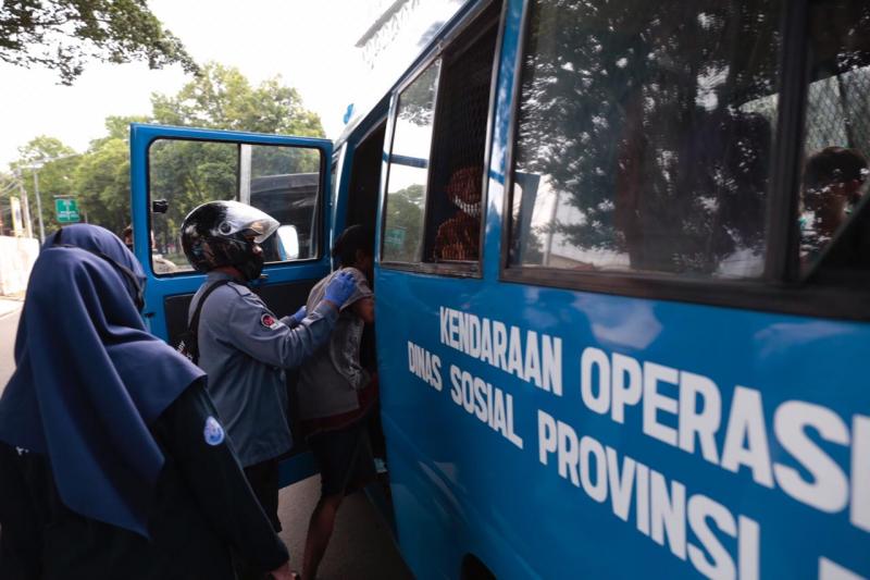 949 PMKS Jalanan Diangkut Petugas Sudin Sosial Jakpus