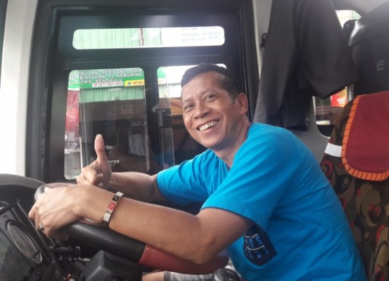 `Demi Kau dan Si Buah Hati`, Sopir Bus Handoyo Ini Enggak Libur-Libur