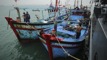 Merampok Ikan di Natuna, 2 Kapal Vietnam Ditangkap Bakamla