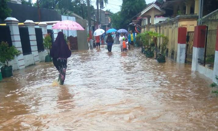 Banjir Rendam Perumahan di Jatiasih, 80 Warga Mengungsi