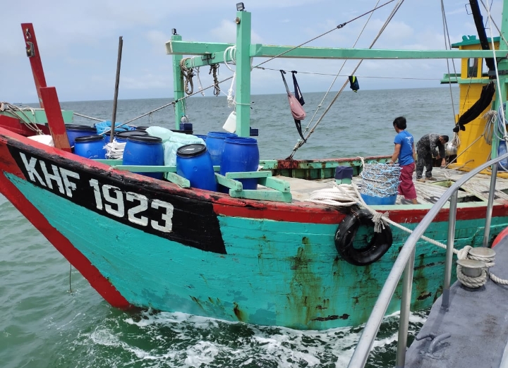 Lagi, KKP Tangkap Kapal Ikan Berbendera Malaysia dengan ABK Myanmar di Selat Malaka