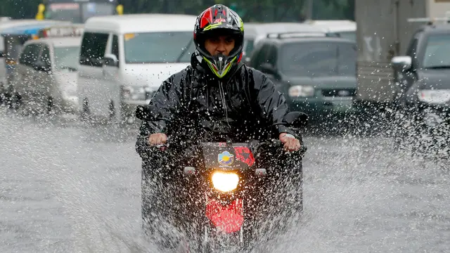 Sebagian Wilayah Jabodetabek Diprediksi Hujan Disertai Angin Kencang