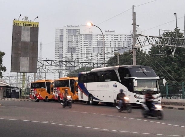 Tenaga Kesehatan Jakarta Manfaatkan Bus Angkutan Khusus dari Bekasi
