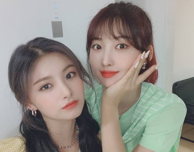 Yiren dan Shiyeon EVERGLOW Positif Corona