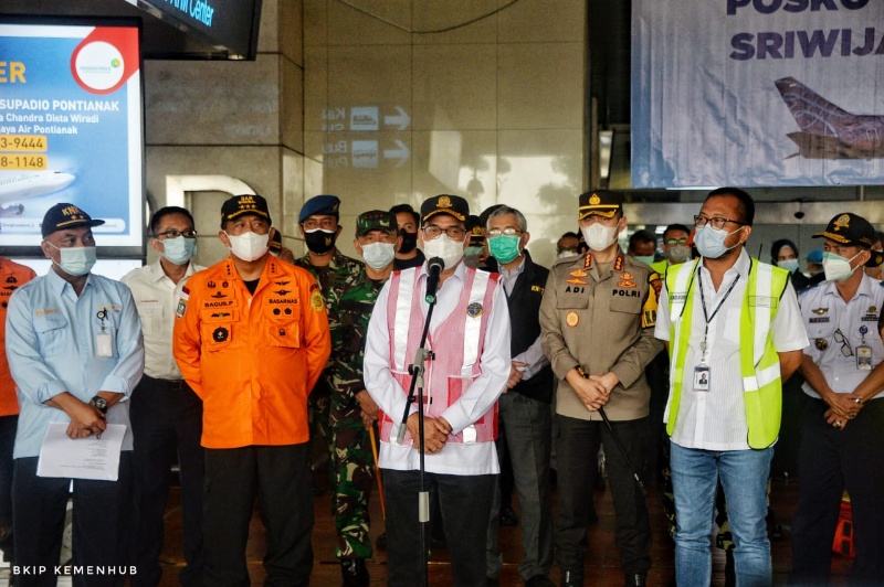 Menhub Tinjau Proses Identifikasi 60 Kantong Jenazah Penumpang Sriwijaya Air SJ 182 di RS Polri