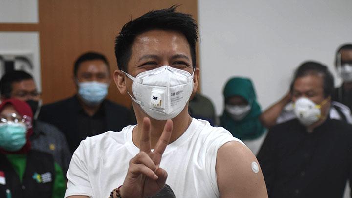 Disuntik Vaksin Covid-19, Ariel Noah: Cuma Pegal di Pundak