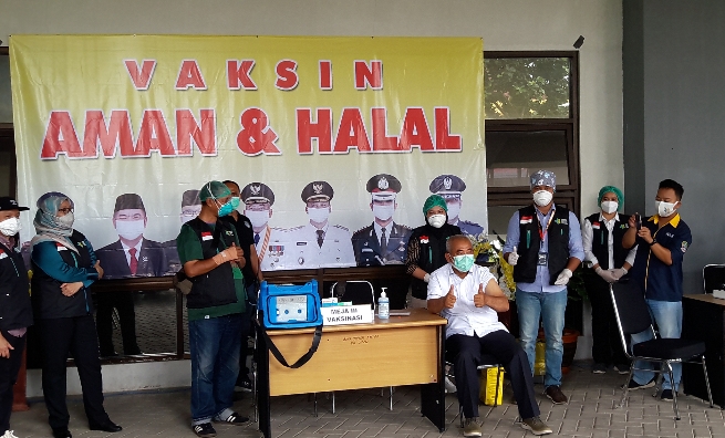 Kota Bekasi Vaksinasi Sinovac Hari Ini, Orang Pertama Wali Kota Bekasi