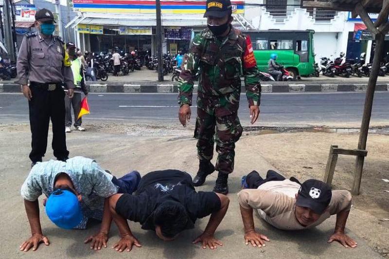 Tiga Pilar Sukagumiwang Berlakukan Sanksi Push Up Terhadap Pelanggar Protokol Kesehatan