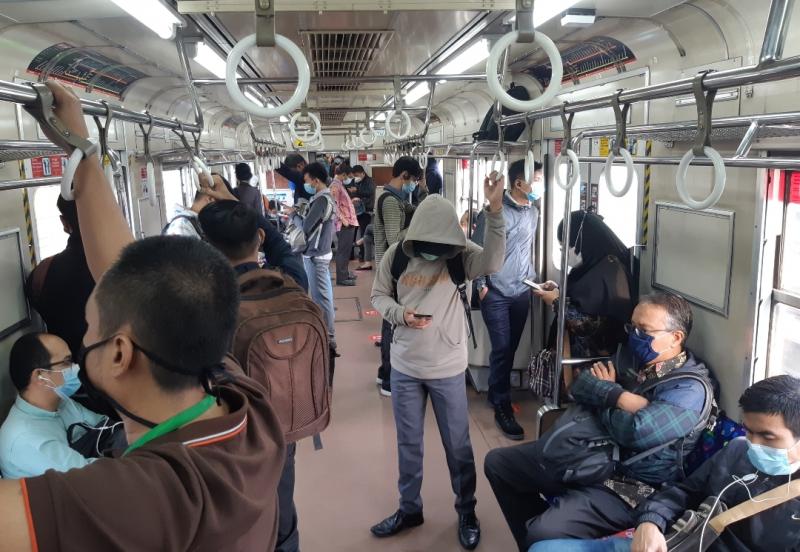 KRL Lengang dari Bekasi tujuan Manggarai