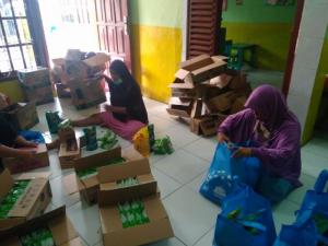 Dapat Bantuan Sembako di Tengah Pandemi Covid-19, Guru TK Islam Sofie Salsabila: Terima Kasih Bu Polana!