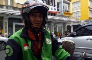 Berusia 58 Tahun, Ahmad Driver Ojol Go-Send yang Nggak Capek Ngacak-Ngacak Jabodetabek