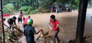Sungai Kali Paruk Meluap, Kabupaten Banyumas Diterjang Banjir