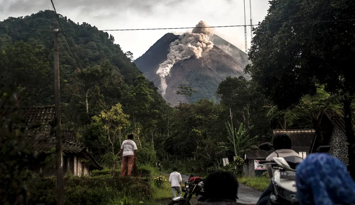 Gunung Merapi Luncurkan Awan Panas Sejauh 1.200 Meter