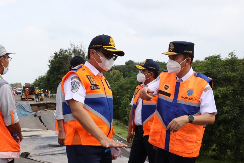 Tinjau Ruas Tol Cipali yang Amblas, Dirjen Budi Pertimbangkan Pembatasan Truk Lebih 3 Sumbu
