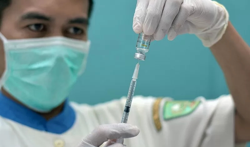 Vaksinasi Petugas Publik dan Lansia akan Dimulai Pekan Ketiga Februari