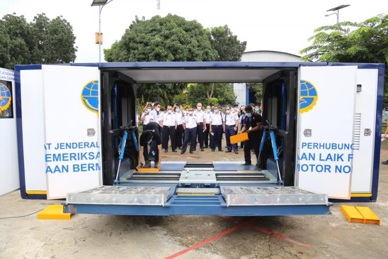 Dirjen Budi Serahkan e-BLU Reader kepada 25 BPTD, PKTJ, dan PTDI-STTD