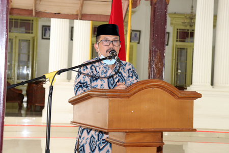 Bupati dan Baznas Kabupaten Cirebon Salurkan Bantuan Rutilahu