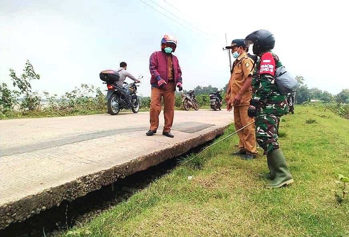 Bahu Jalan Longsor, Kendaraan Berat Dilarang Lewat Waduk Cipancuh