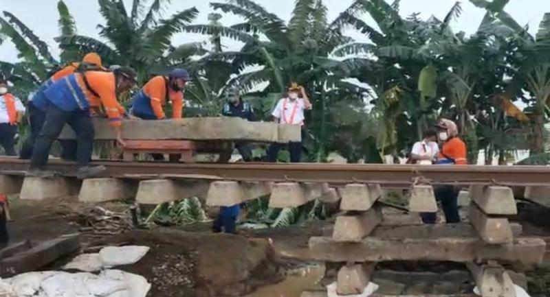 Rel Diperbaiki, Keberangkatan KA Jarak Jauh Selasa Pagi dari Jakarta Dibatalkan