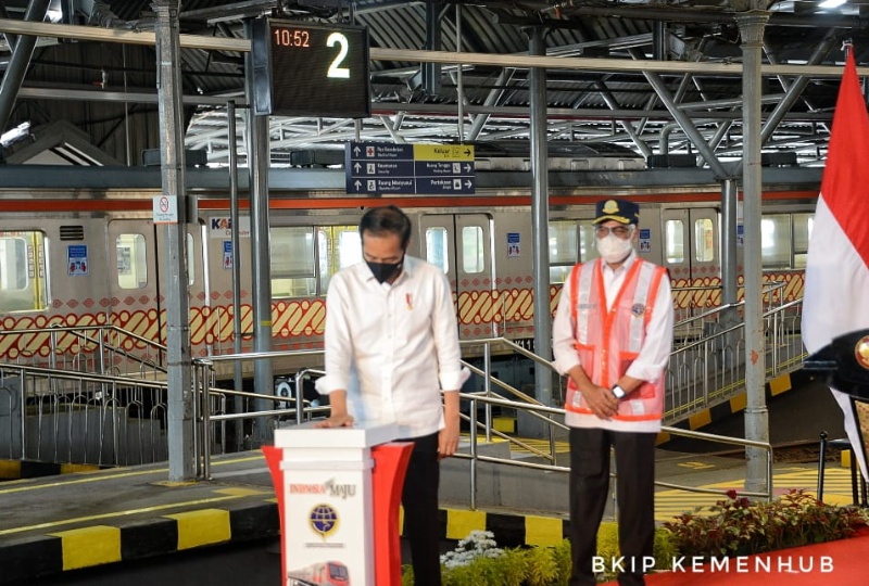 Jokowi Resmikan Pengoperasian KRL Yogya-Solo