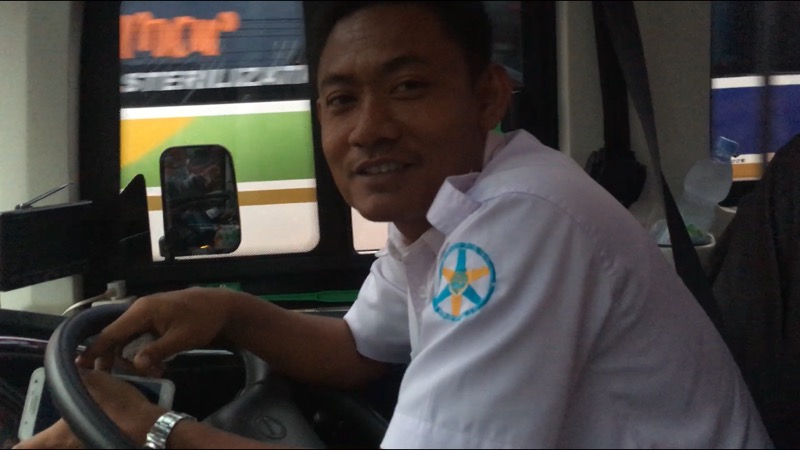 Pengemudi KYM Trans Jakarta-Surabaya: Penumpang Sepi Tapi Pendapatan Masih Cukup buat Keluarga