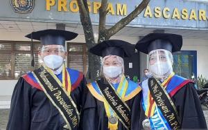 Bapak, Ibu dan Anak di Purwokerto Wisuda Bersama