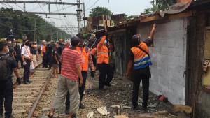KAI Daop 1 Jakarta Tertibkan Bangunan Liar lintas Pasar Senen - Ancol