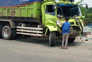 Truk Kecelakaan, Macet dan Jalan Rusak di Tol JORR Kamis Siang