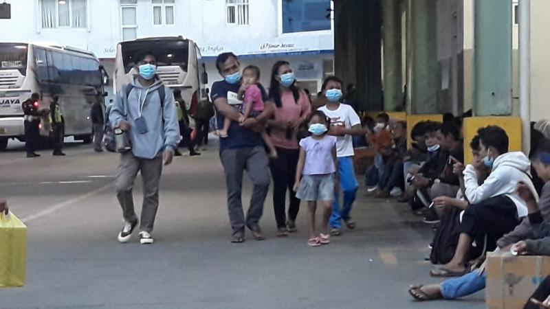 Bus Sinar Jaya di Bekasi Berlimpah Penumpang Libur Panjang