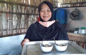 Kisah Yuni Jual Soto Rp 1.000 per Porsi di Sragen, Setiap Jumat Bagi Soto dan Es Teh Gratis