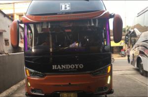 Bus Handoyo di Pool Bekasi Timur, Ramai Penumpang Kamis Sore